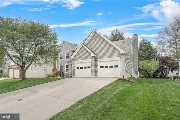 Attached, Exterior, Facade, Farmhouse