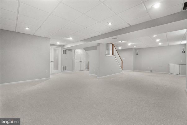 Empty room, Interior, Recessed Lighting