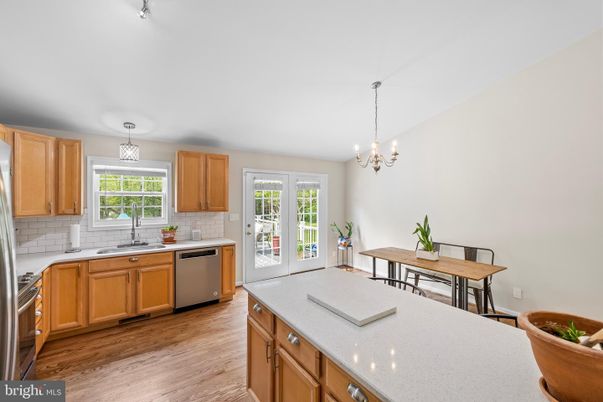 Chandelier, Dining room, Interior, Kitchen, Stainless Steel Appliances, Wood Texture Flooring