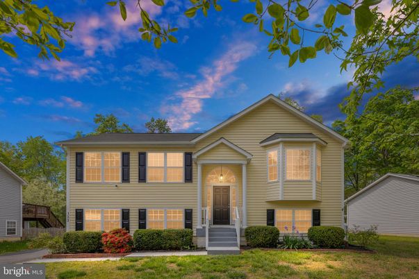 Exterior, Facade, Raised Ranch