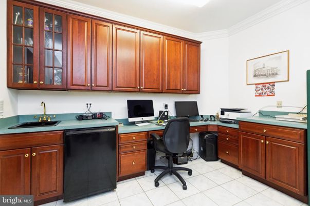 Home Office, Interior