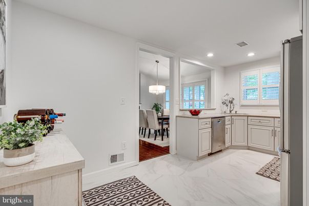 Dining room, Interior, Kitchen, Marble, Pendant Lights, Recessed Lighting, Stainless Steel Appliances