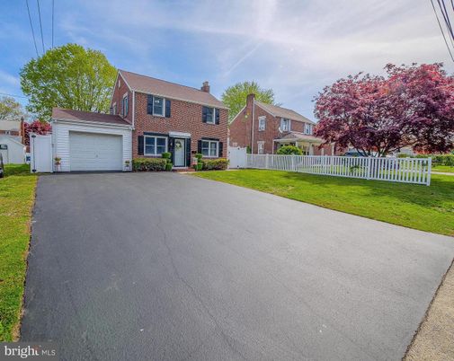 Attached, Exterior, Facade, Brick Facade, Cape Cod