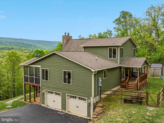 Attached, Exterior, Facade, Raised Ranch