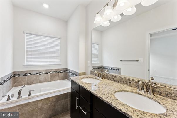 Bathroom, Dual Sink Vanities, Interior, Recessed Lighting