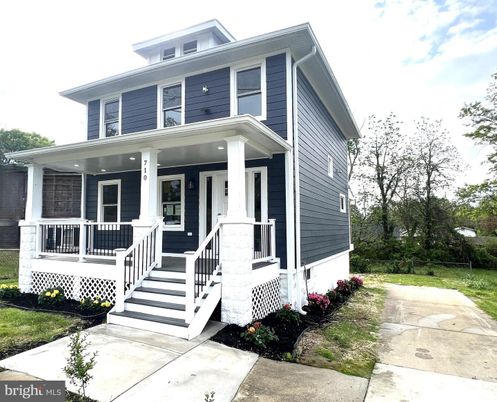 Exterior, Facade, American Foursquare