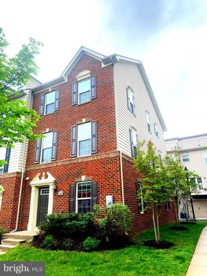 Exterior, Facade, Brick Facade, Rowhouse