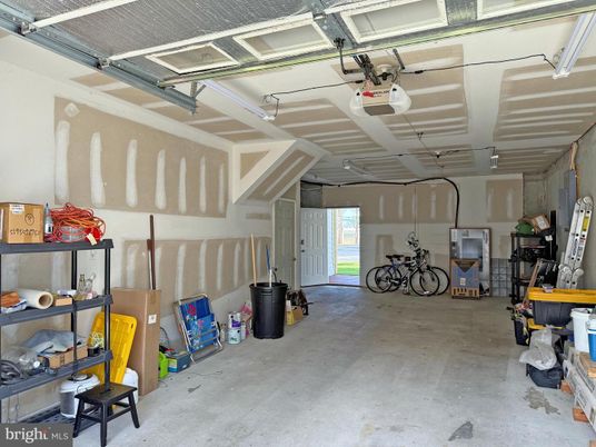 Garage, Interior