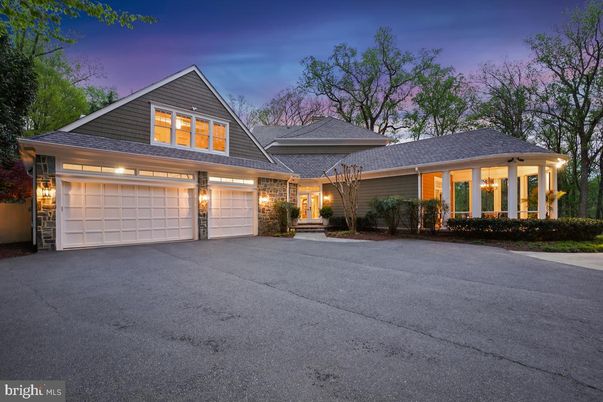 Attached, Exterior, Facade, Ranch
