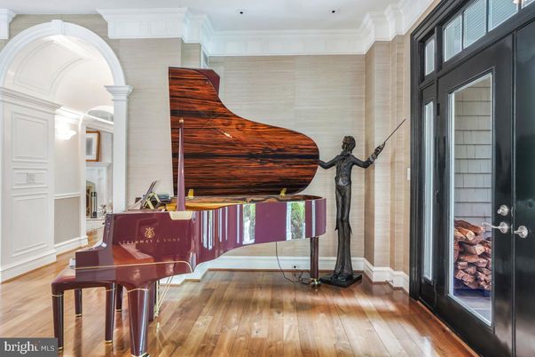 Interior, Piano, Recessed Lighting, Wood Texture Flooring