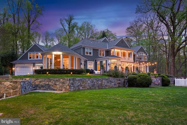 Attached, Backyard, Exterior, Facade, Queen Anne Victorian