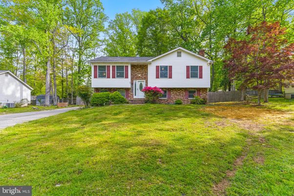 Attached, Exterior, Facade, Brick Facade, Raised Ranch