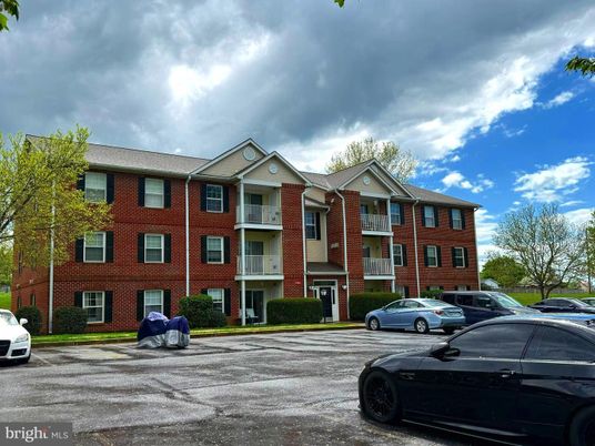 Exterior, Facade, Brick Facade, Rowhouse