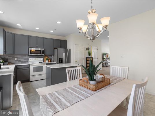 Chandelier, Dining room, Interior, Kitchen, Recessed Lighting, Stainless Steel Appliances