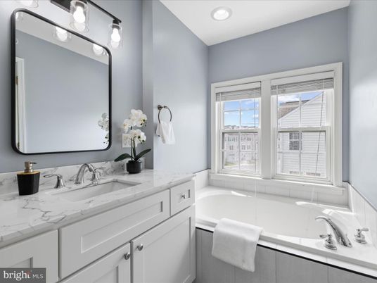 Bathroom, Interior, Recessed Lighting