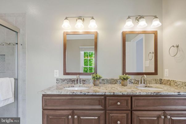 Bathroom, Dual Sink Vanities, Interior