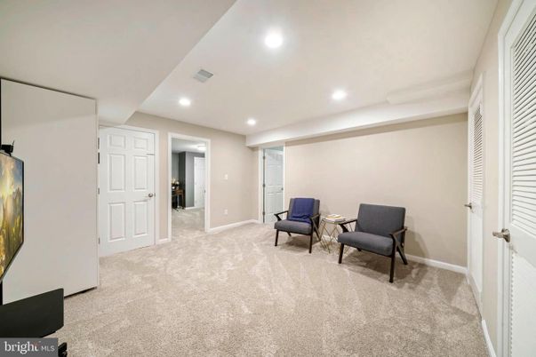 Empty room, Interior, Recessed Lighting