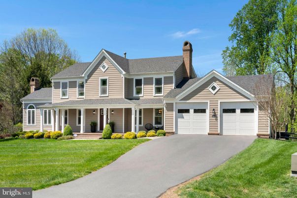 Attached, Exterior, Facade, Farmhouse