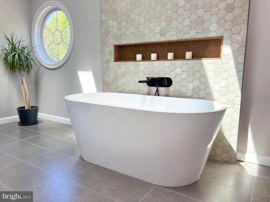 Bathroom, Free Standing Baths, Interior