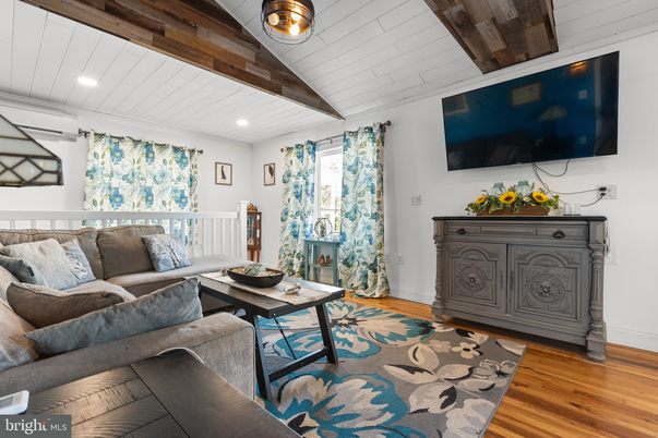 Interior, Living room, Recessed Lighting, Wooden Beams, Wood Texture Flooring