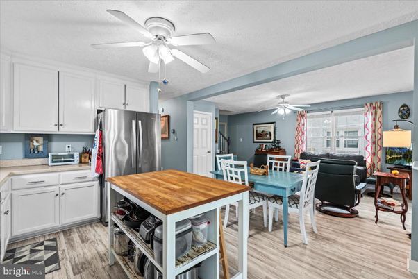 Dining room, Interior, Kitchen, Stainless Steel Appliances, Wood Texture Flooring