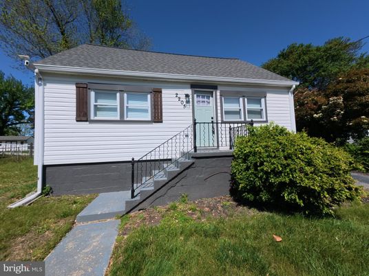 Exterior, Facade, Cape Cod