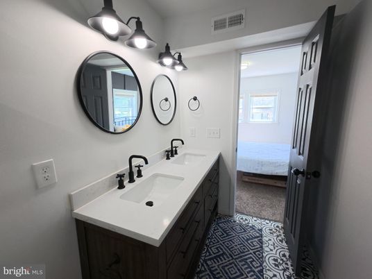 Bathroom, Bedroom, Dual Sink Vanities, Interior