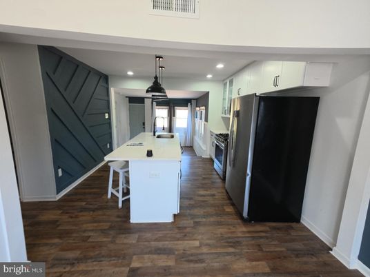 Dining room, Interior, Kitchen, Pendant Lights, Recessed Lighting, Wood Texture Flooring