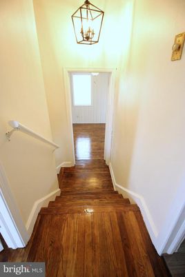 Interior, Pendant Lights, Wood Texture Flooring