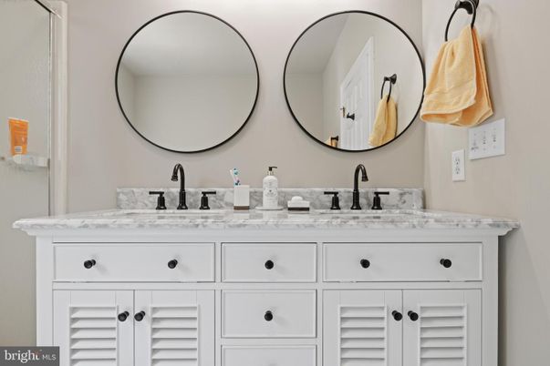 Bathroom, Dual Sink Vanities, Interior