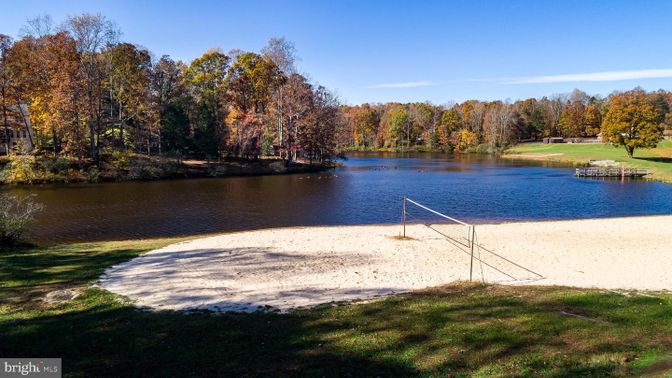 Exterior, Lake