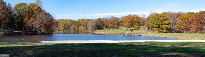 Exterior, Lake