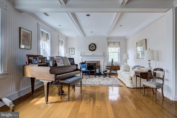Fireplace, Interior, Living room, Piano, Recessed Lighting, Wood Texture Flooring