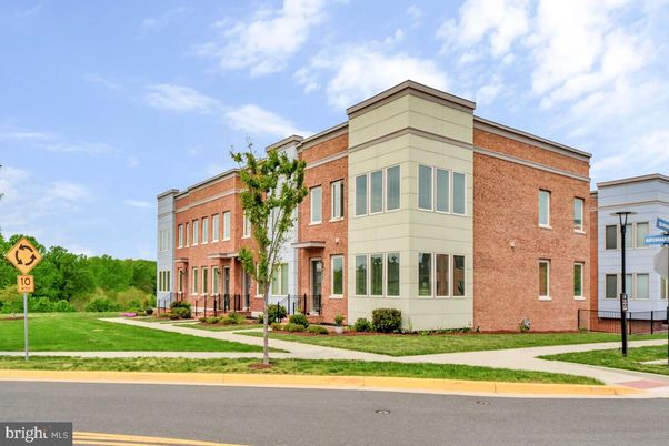 Exterior, Facade, Brick Facade, Rowhouse