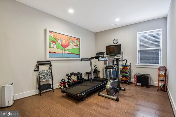 Fitness Equipment, Interior, Recessed Lighting, Wood Texture Flooring