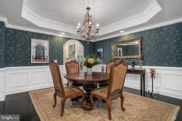 Chandelier, Dining room, Interior, Recessed Lighting, Wood Texture Flooring