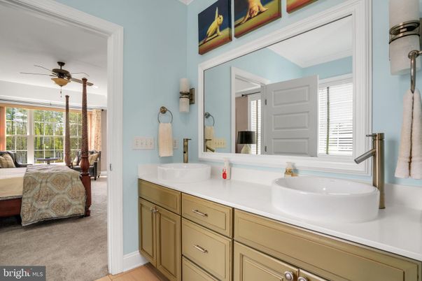 Bathroom, Bedroom, Dual Sink Vanities, Interior