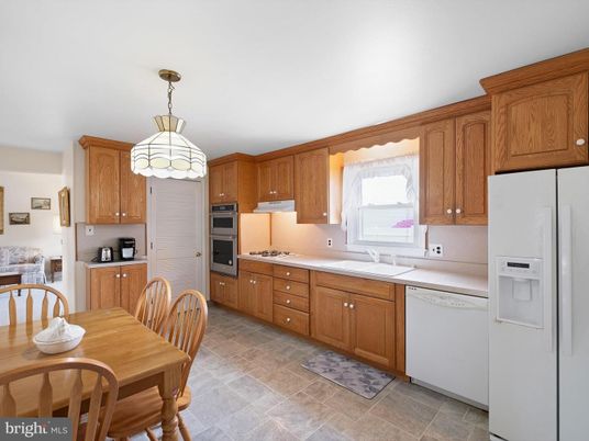 Dining room, Interior, Kitchen, Pendant Lights, Stainless Steel Appliances