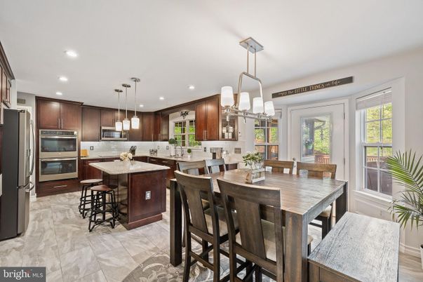 Dining room, Interior, Kitchen, Pendant Lights, Recessed Lighting, Stainless Steel Appliances