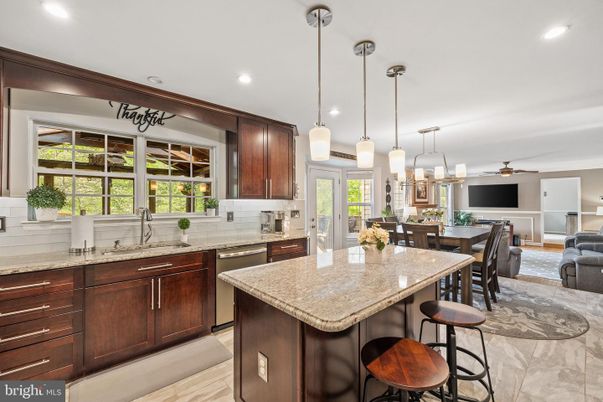 Dining room, Interior, Kitchen, Pendant Lights, Recessed Lighting, Stainless Steel Appliances