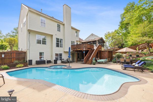 Exterior, Playground, Pool