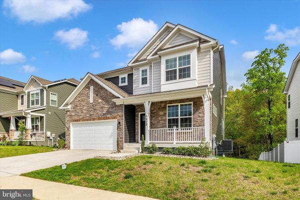 Attached, Exterior, Facade, American Craftsman