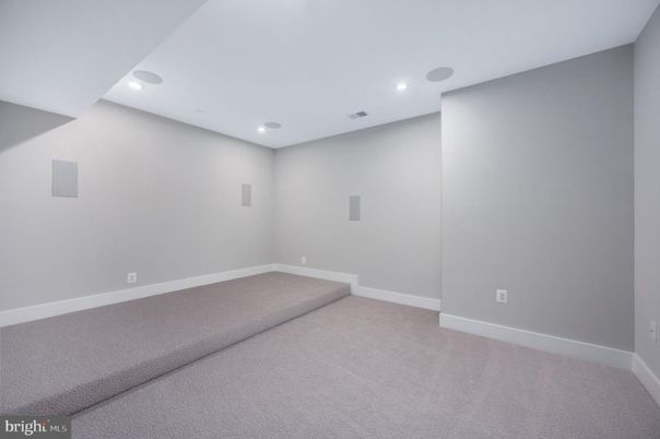 Empty room, Interior, Recessed Lighting