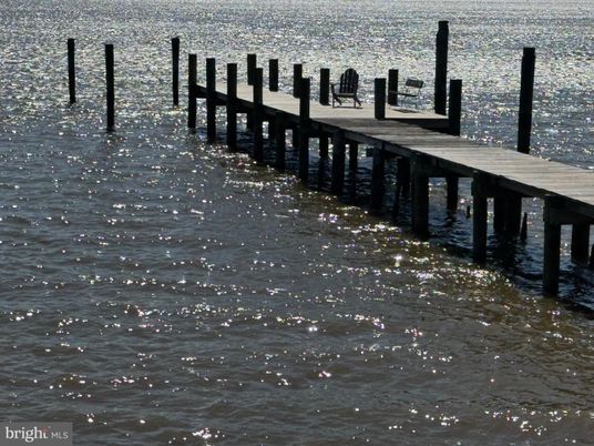 Exterior, Lake