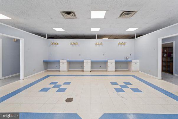 Empty room, Interior, Recessed Lighting