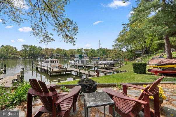 Exterior, Lake