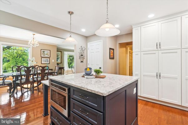Chandelier, Dining room, Interior, Kitchen, Pendant Lights, Recessed Lighting, Wood Texture Flooring