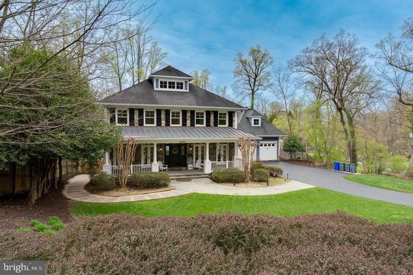 Attached, Backyard, Exterior, Facade, American Foursquare