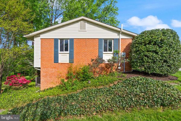 Exterior, Facade, Brick Facade, Split Level