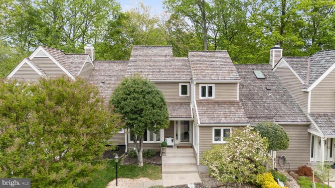 Exterior, Facade, Tudor Revival